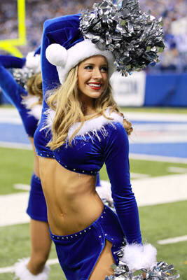 122411-Cheerleader-Santa-Gallery-SW-12_20111225010349657_600_400.JPG