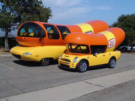 OscarMayer_MiniLargeWienermobiles.jpg