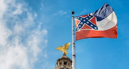 Mississippi-state-flag-flying-in-front-of-capitol-building-in-Jackson-Shutterstock1-800x430.jpg