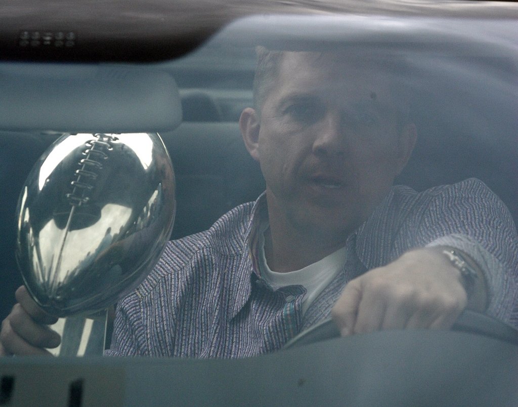 sean-payton-with-lombardi-trophyjpg-053164ff9ac043ce.jpg