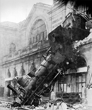 300px-Train_wreck_at_Montparnasse_1895.jpg