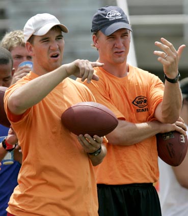 1199345609_eli_peyton.jpg