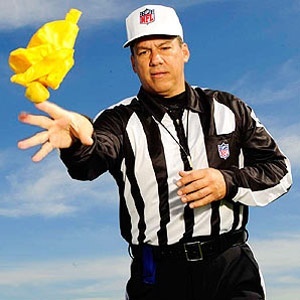 NFL-ref-throws-flag.jpg