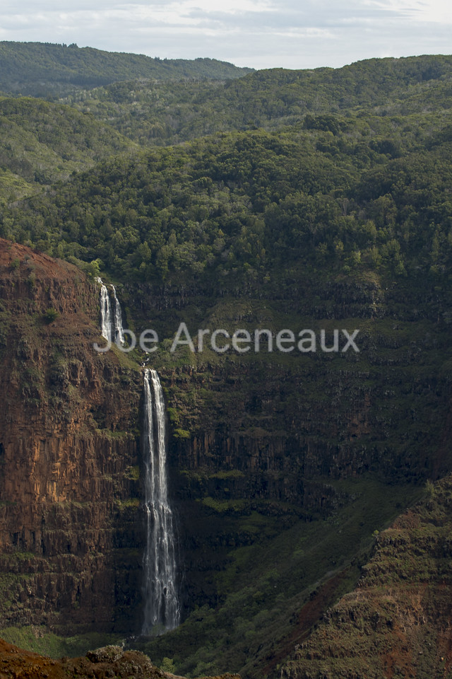 Falls%20in%20Waimea%20Canyon-X2.jpg