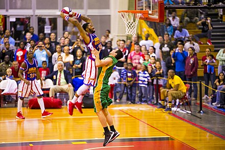 440px-Harlem_Globetrotters_bring_their_basketball_talents_to_Camp_Foster_141206-M-XX123-001.jpg